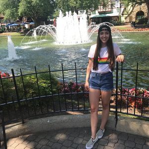 Meet your Posher, Savannah